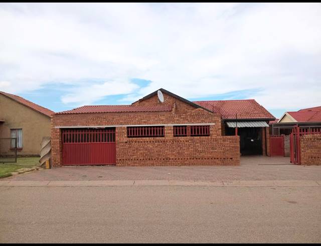 3 BEDROOM HOUSE FOR SALE IN SEBOKENG ZONE 10